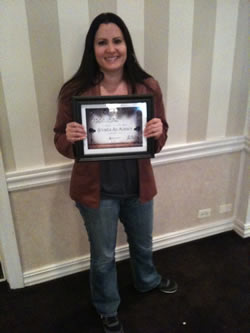 merav_knafo_cms_expo Merav Knafo holding her award